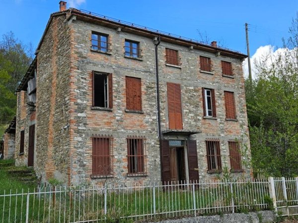 casa indipendente in vendita a Bardi in zona Faccini