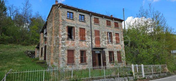 casa indipendente in vendita a Bardi in zona Faccini