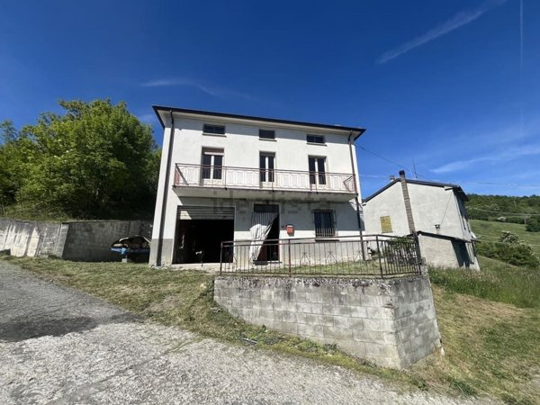 casa indipendente in vendita a Bardi in zona Bertonazzi
