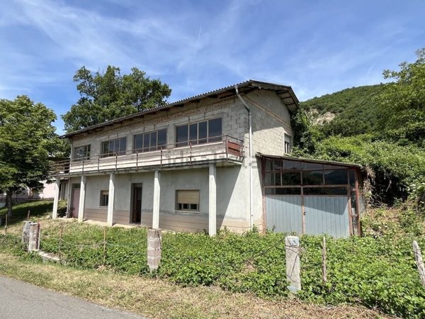 casa indipendente in vendita a Bardi in zona Cogno Grezzo