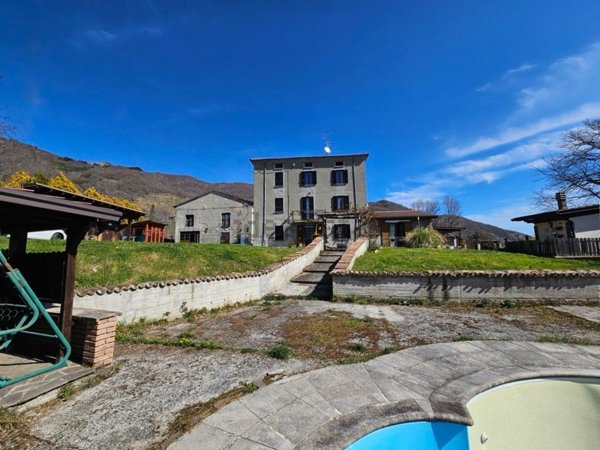 casa indipendente in vendita a Bardi in zona Cogno Grezzo