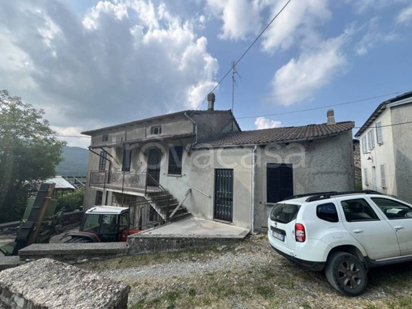 casa indipendente in vendita a Bardi in zona Sidolo