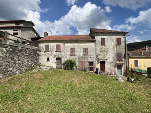 casa indipendente in vendita a Bardi in zona Faccini