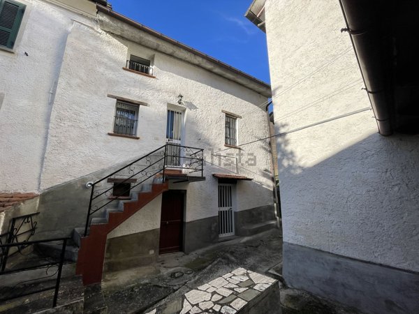 casale in vendita a Bardi in zona Cogno Grezzo