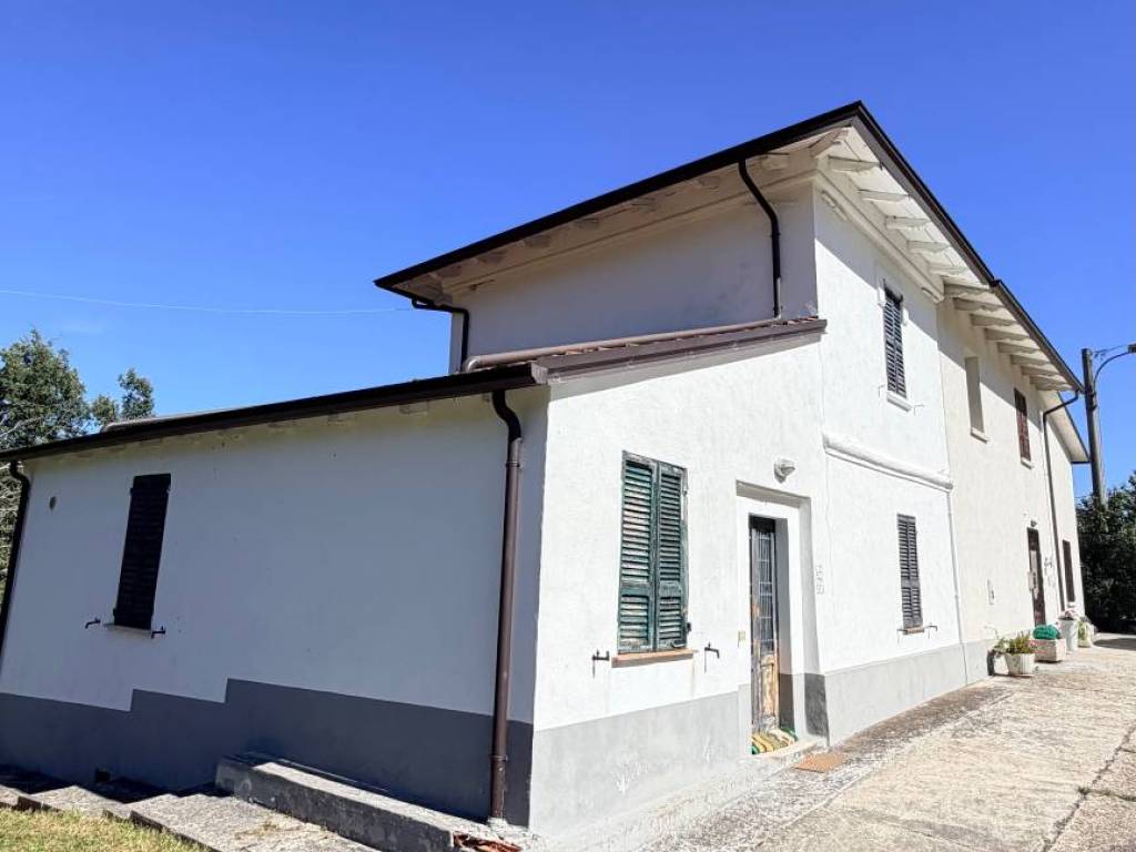 casa indipendente in vendita a Bardi