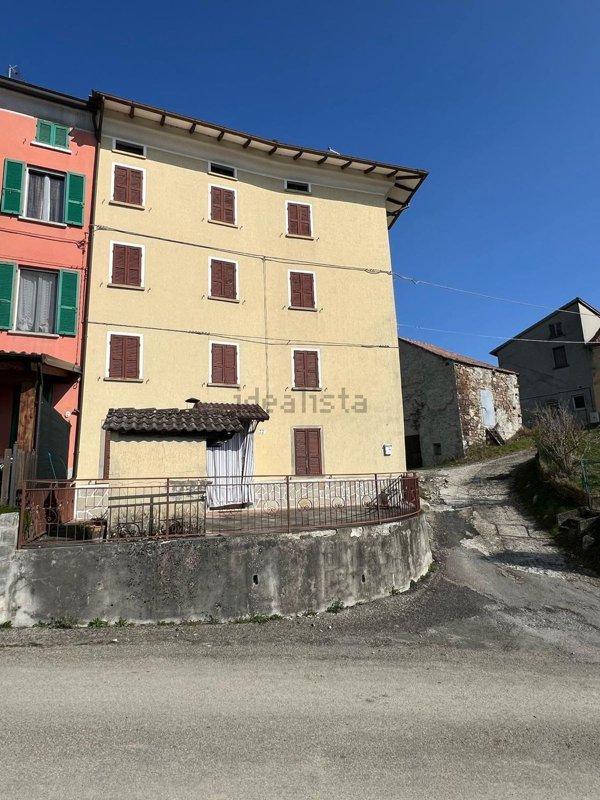 casa indipendente in vendita a Bardi in zona Cogno Grezzo