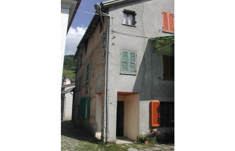 casa indipendente in vendita a Bedonia in zona Revoleto