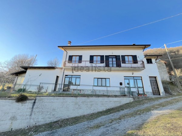 casa indipendente in vendita a Bedonia in zona Illica
