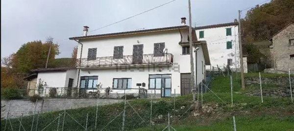 appartamento in vendita a Bedonia in zona Illica