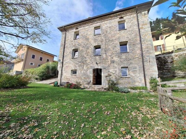 casa indipendente in vendita a Bedonia in zona Romezzano