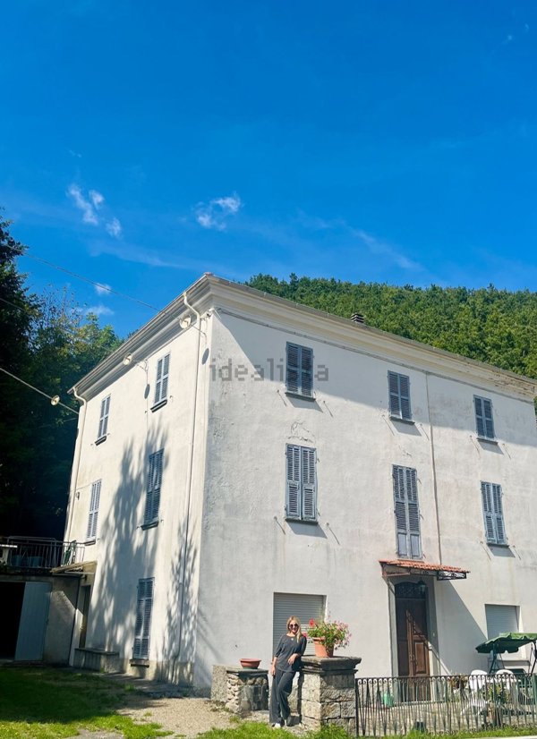 casa indipendente in vendita a Bedonia in zona Ponteceno