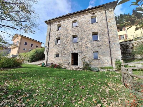 casa indipendente in vendita a Bedonia in zona Romezzano