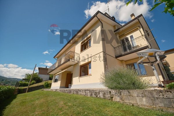 casa indipendente in vendita a Bedonia