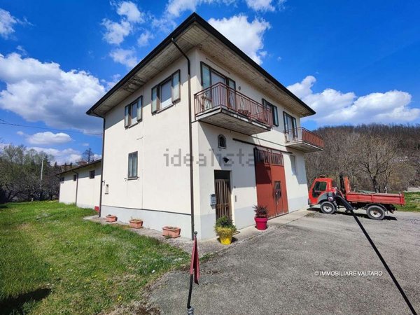 casa indipendente in vendita a Bedonia in zona Rio Merlino