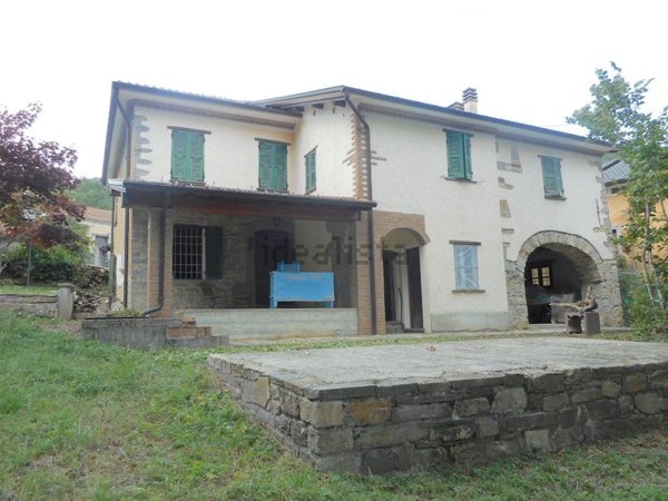 casa indipendente in vendita a Bedonia in zona Tasola