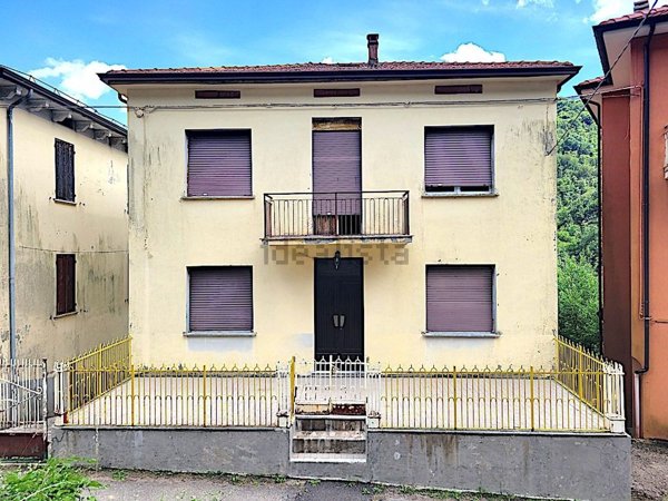 casa indipendente in vendita a Bedonia in zona Monti