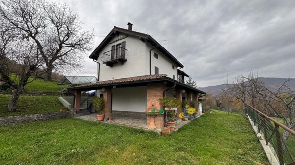 casa indipendente in vendita a Berceto in zona Bergotto