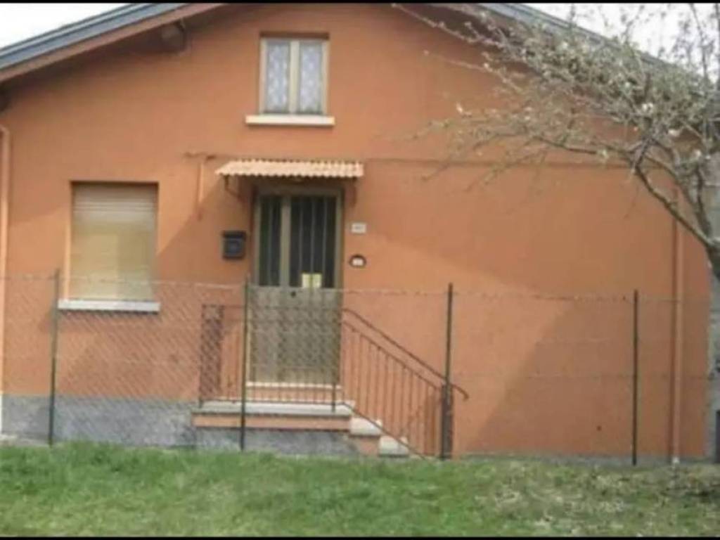 casa indipendente in vendita a Berceto in zona Fugazzolo