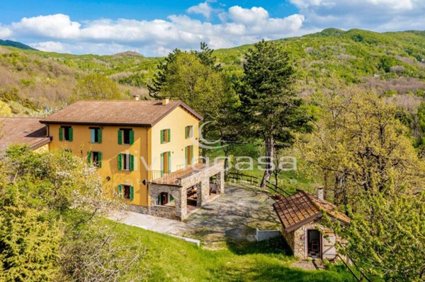 casa indipendente in vendita a Berceto in zona Boschi