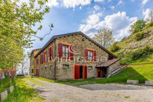 casa indipendente in vendita a Berceto in zona Boschi