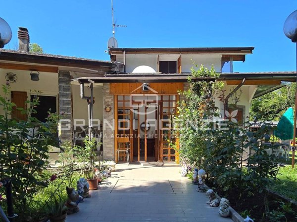 casa indipendente in vendita a Berceto in zona Roccaprebalza