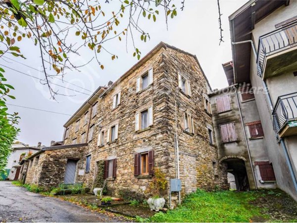 casa indipendente in vendita a Berceto in zona Fugazzolo