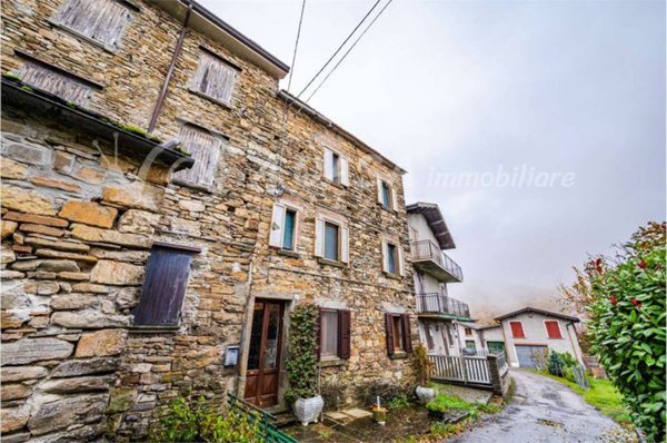 casa indipendente in vendita a Berceto in zona Fugazzolo