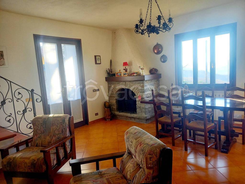 casa indipendente in vendita a Berceto in zona Pagazzano