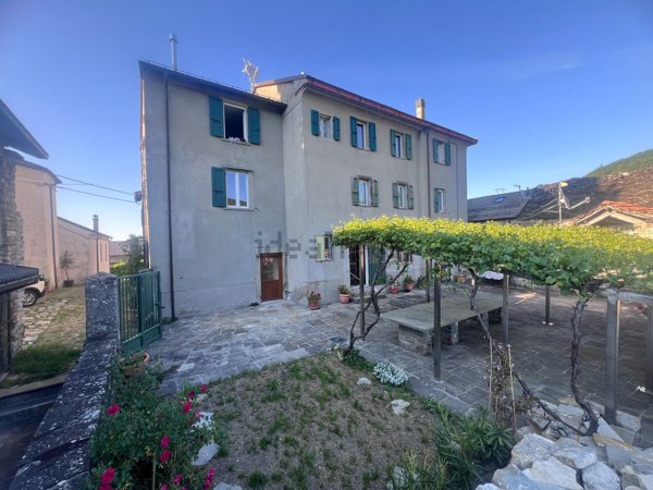 casa indipendente in vendita a Berceto in zona Fugazzolo