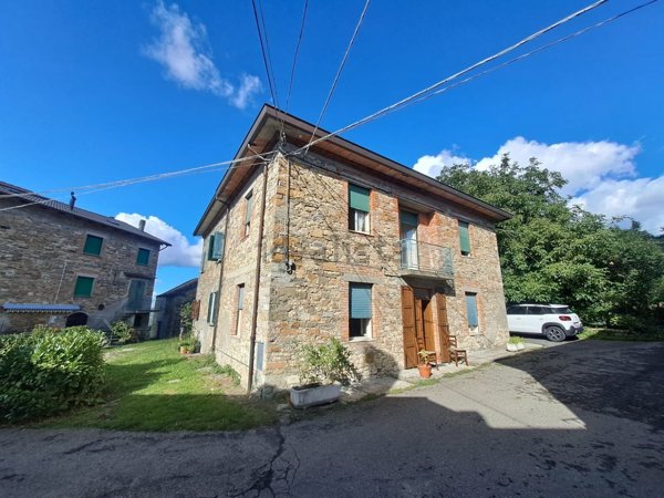 casa indipendente in vendita a Berceto in zona Fugazzolo