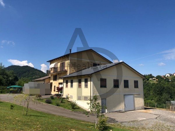 casa indipendente in vendita a Berceto in zona Boschi