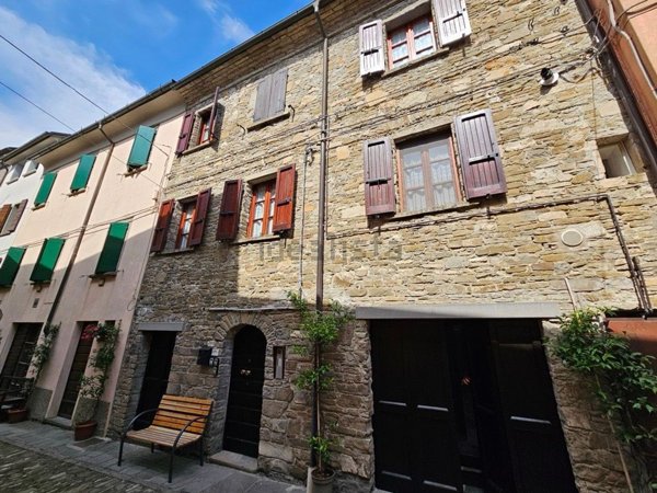 casa indipendente in vendita a Berceto in zona Pian Farioli