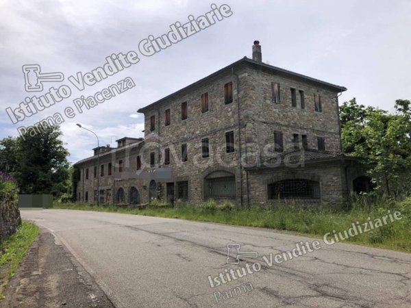 negozio in vendita a Berceto in zona Pian Farioli