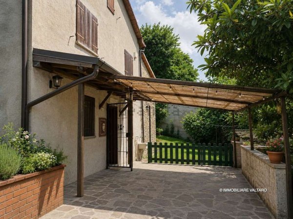 casale in vendita a Berceto in zona Pian Farioli