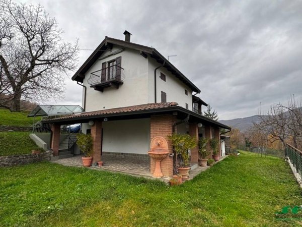 casa indipendente in vendita a Berceto in zona Bergotto