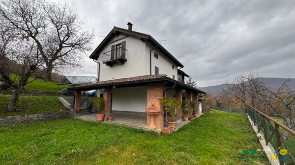 casa indipendente in vendita a Berceto in zona Bergotto