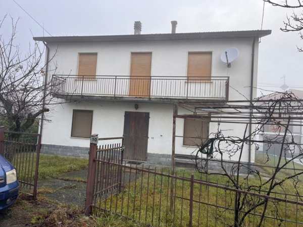 casa indipendente in vendita a Bore in zona Metti