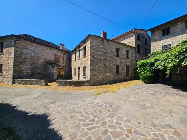 casa indipendente in vendita a Bore in zona Rovina