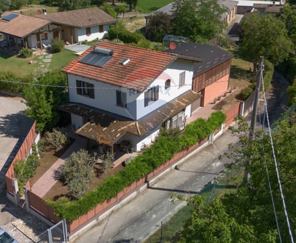 casa indipendente in vendita a Bore