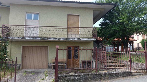 casa indipendente in vendita a Bore in zona Rovina