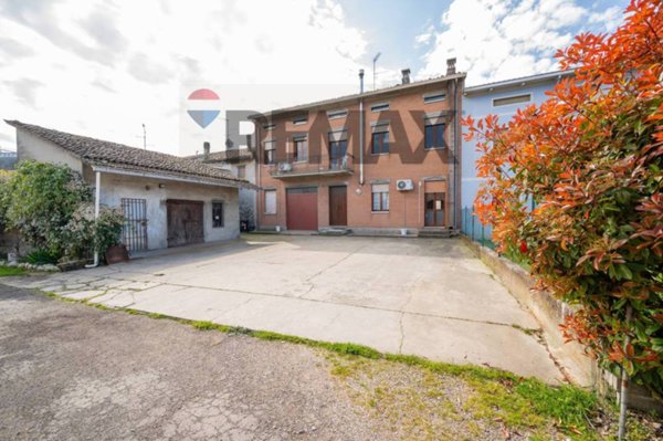 casa indipendente in vendita a Bore