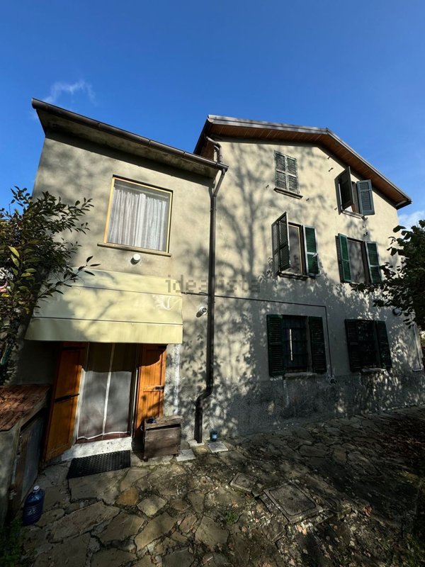 casa indipendente in vendita a Bore in zona Pereto