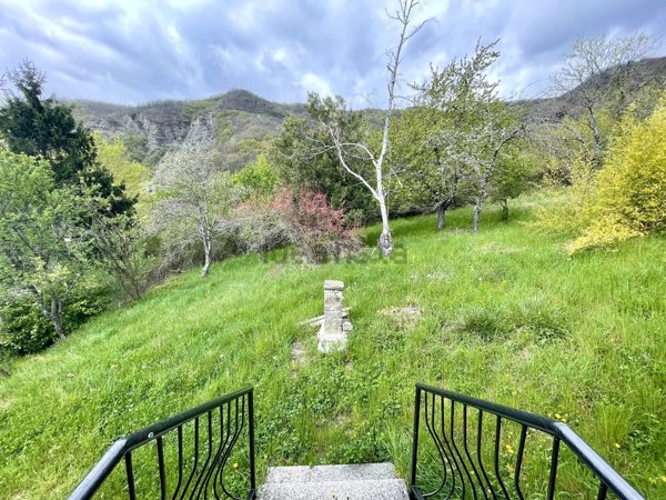 casa indipendente in vendita a Borgo Val di Taro