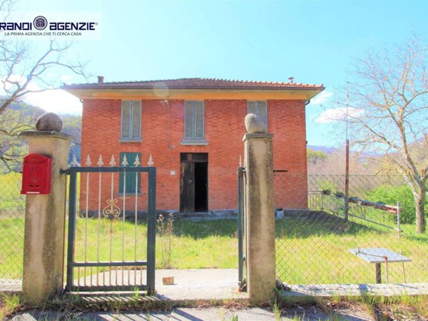 casa indipendente in vendita a Borgo Val di Taro