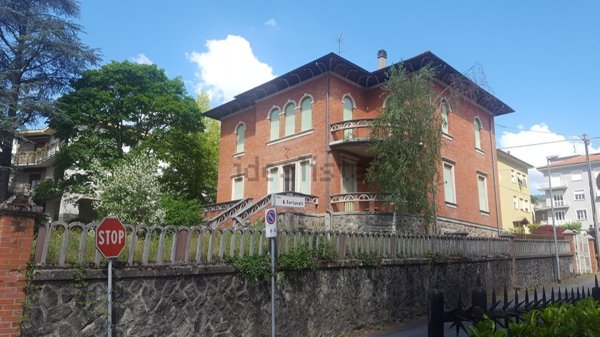 casa indipendente in vendita a Borgo Val di Taro
