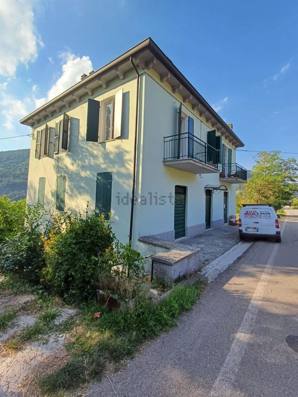 appartamento in vendita a Borgo Val di Taro in zona Il Poggio