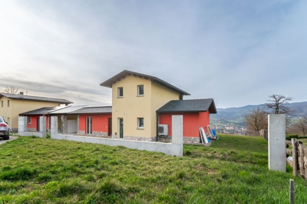 casa indipendente in vendita a Borgo Val di Taro