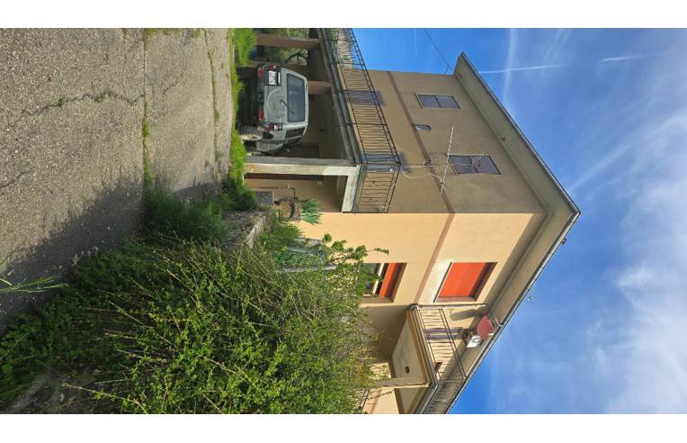 casa indipendente in vendita a Borgo Val di Taro in zona Baselica