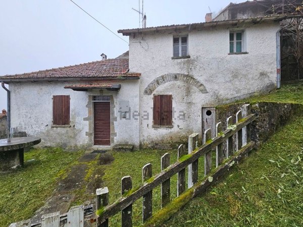 casa indipendente in vendita a Borgo Val di Taro