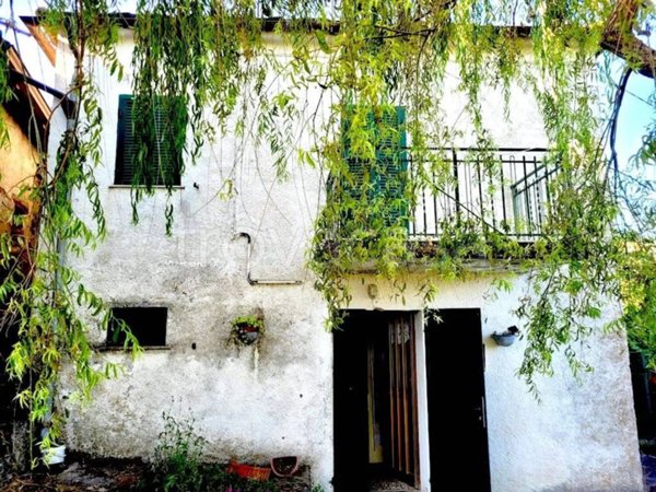 casa indipendente in vendita a Borgo Val di Taro